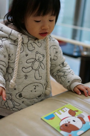 小晴晴(1Y9M)培养专注力的日本KUMON公文拼