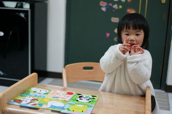 小晴晴(1Y9M)培养专注力的日本KUMON公文拼